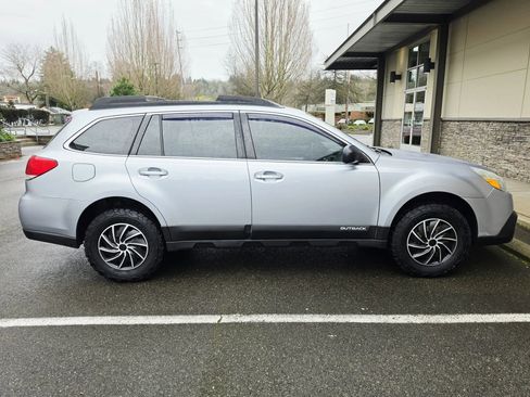 Used 2013 Subaru Outback 2.5i image 6