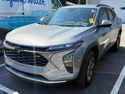 Used 2025 Chevrolet Trax LT