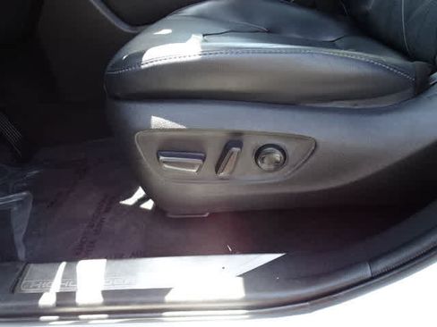 Used 2022 Toyota Highlander Platinum AWD/4WD image 16