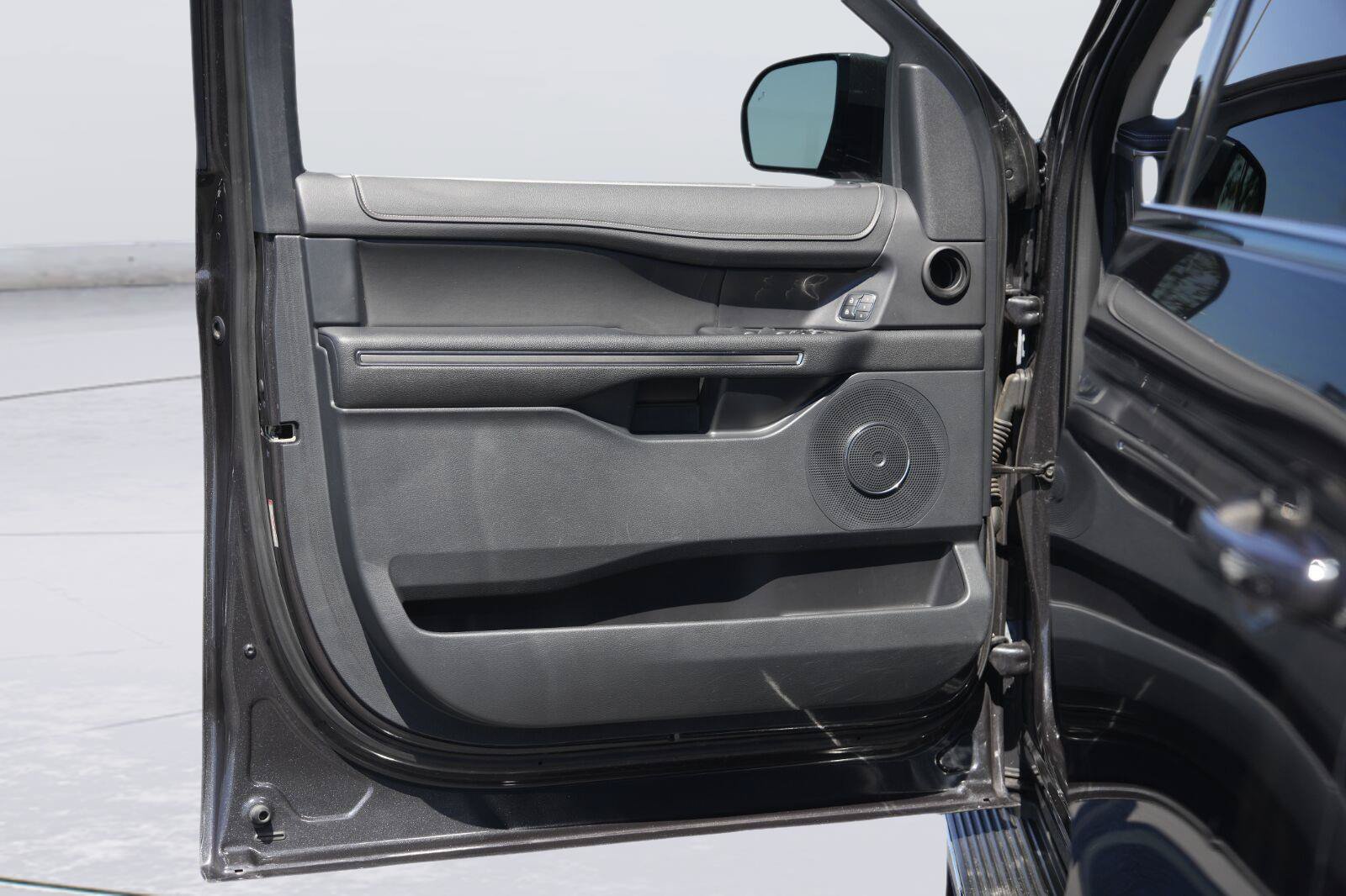 Used 2022 Ford Expedition XLT RWD image 32
