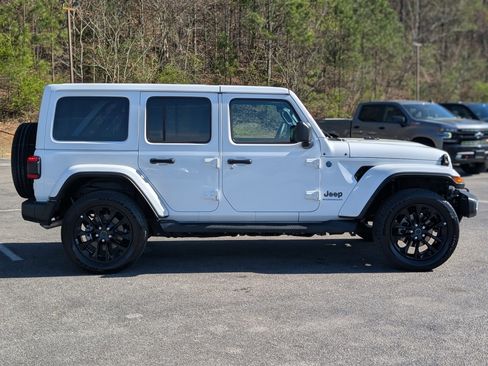 Used 2025 Jeep Wrangler Sahara image 10