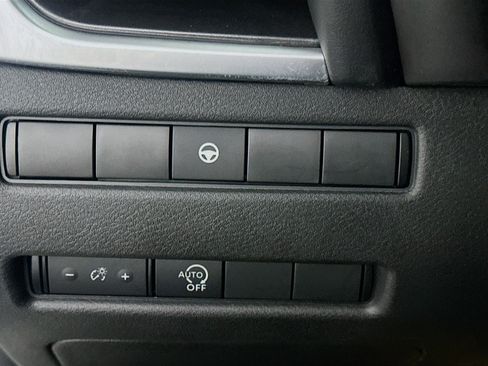 Used 2023 Nissan Rogue SV image 17