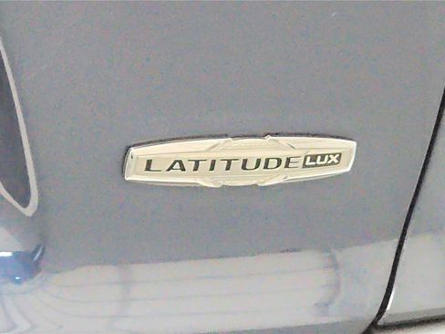 Used 2021 Jeep Cherokee Latitude Lux w/ Comfort/Convenience Group image 30