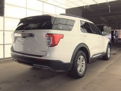 Used 2024 Ford Explorer XLT w/ Equipment Group 202A AWD/4WD image 5
