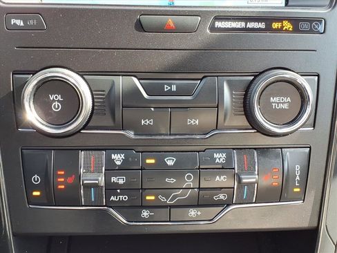 Used 2019 Ford Explorer XLT w/ Equipment Group 202A image 14