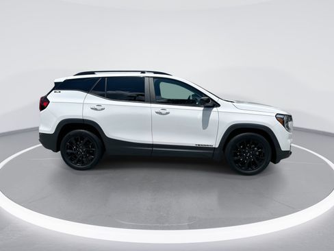 Used 2023 GMC Terrain SLE w/ Elevation Edition FWD image 10
