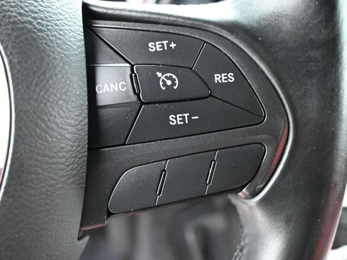 Used 2016 Dodge Challenger SXT image 6