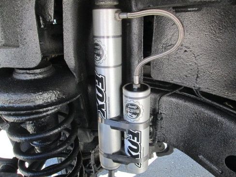 Used 2018 Jeep Wrangler Unlimited Rubicon AWD/4WD image 9