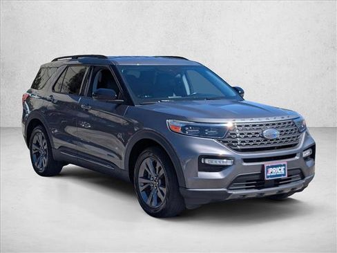 Used 2022 Ford Explorer XLT w/ Equipment Group 202A RWD image 3