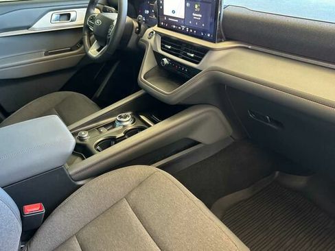 Used 2025 Ford Explorer Active RWD image 17