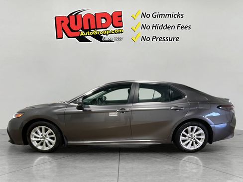 Used 2023 Toyota Camry SE FWD image 3