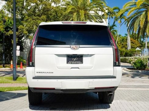 Used 2019 Cadillac Escalade ESV Premium Luxury RWD image 22
