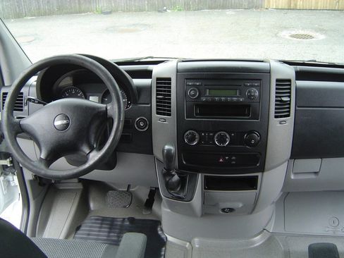 Used 2013 Freightliner Sprinter 3500 RWD image 12