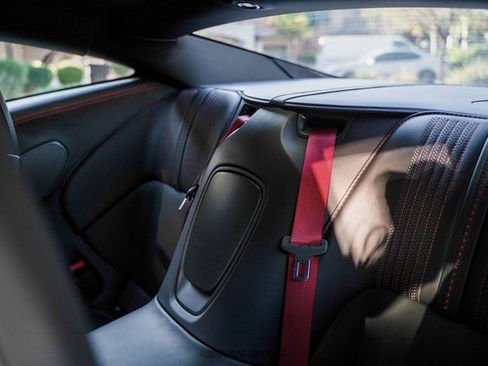 Used 2018 Aston Martin DB11 Coupe image 38