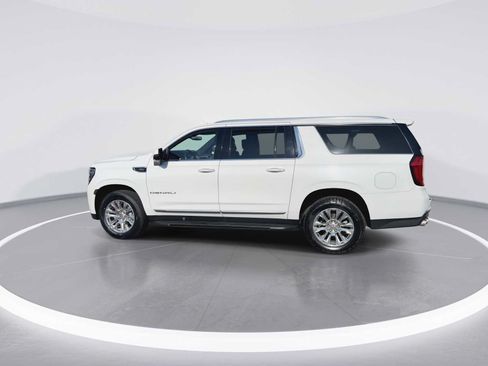 Used 2022 GMC Yukon XL Denali AWD/4WD image 5