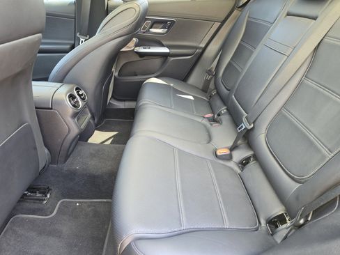 Used 2023 Mercedes-Benz GLC 300 4MATIC image 12