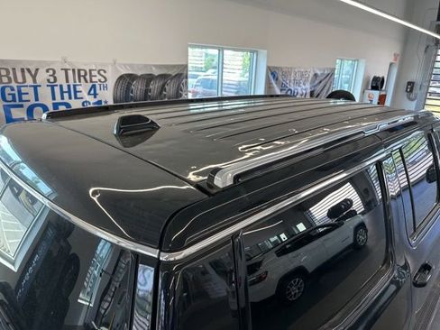 Used 2022 Jeep Wagoneer Series II AWD/4WD image 13