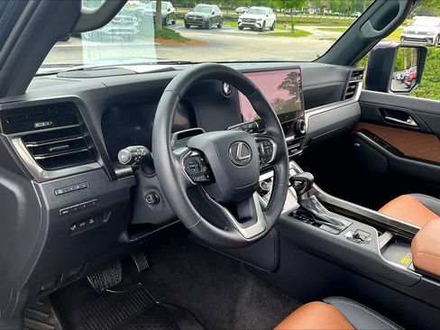 Used 2025 Lexus GX 550 w/ Accessory Package (2T) AWD/4WD image 18