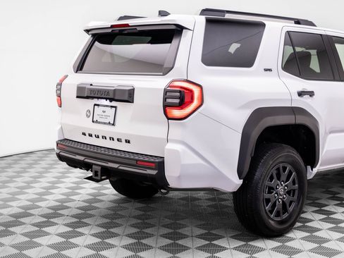 Used 2025 Toyota 4Runner SR5 image 40