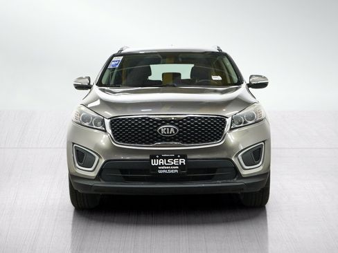 Used 2017 Kia Sorento FWD image 8
