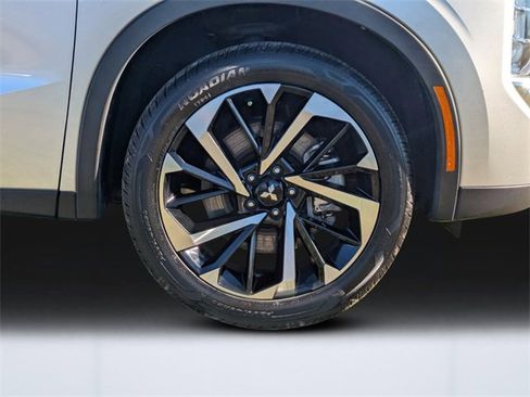 Used 2023 Mitsubishi Outlander SE image 11