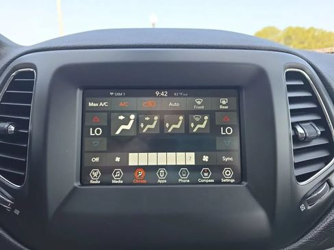 Used 2020 Jeep Compass Latitude FWD image 29