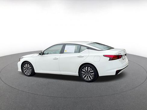 Used 2025 Nissan Altima 2.5 SV image 10