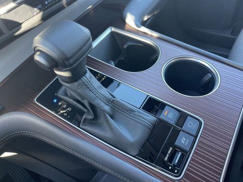 Used 2024 Toyota Sienna LE image 23