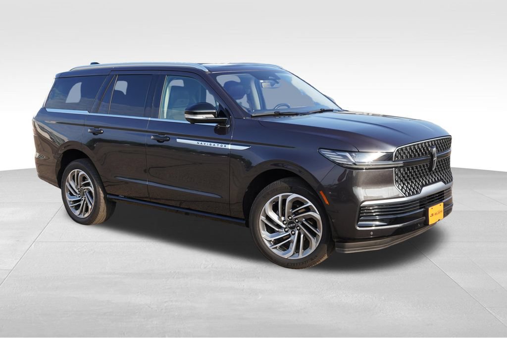 Used 2025 Lincoln Navigator Reserve AWD/4WD image 2