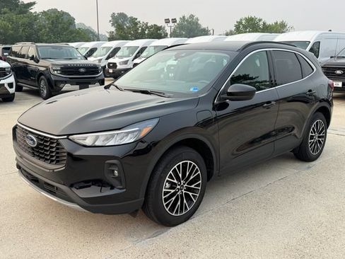 Used 2026 Ford Escape SE w/ Class II Trailer Tow Package FWD image 8