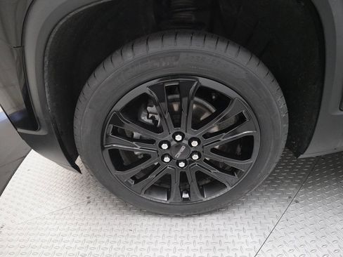 Used 2023 GMC Acadia SLT w/ Elevation Edition image 28