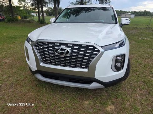 Used 2022 Hyundai Palisade SEL w/ Premium Package FWD image 2