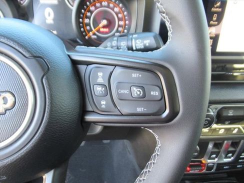 Certified 2025 Jeep Wrangler Willys image 17