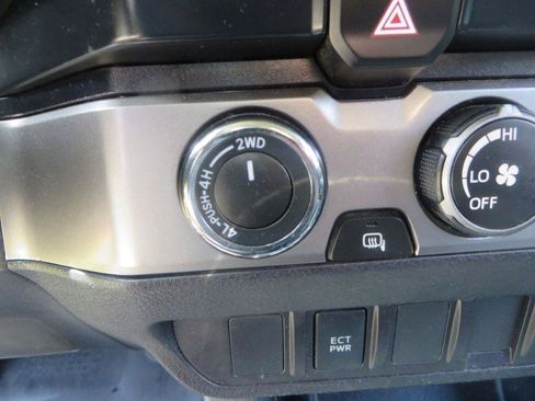 Used 2020 Toyota Tacoma SR AWD/4WD image 21
