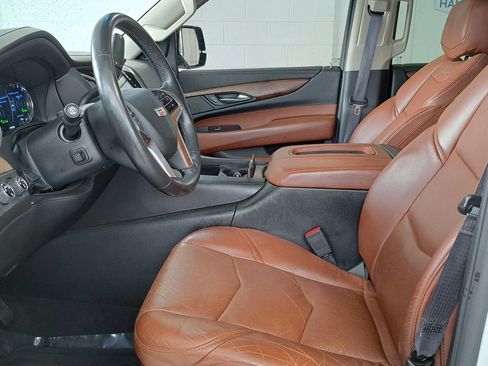 Used 2016 Cadillac Escalade ESV Luxury image 23
