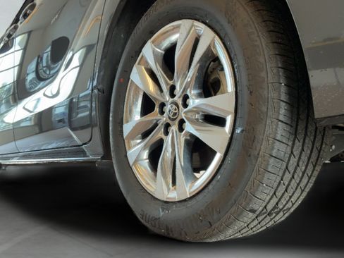 Certified 2025 Toyota Sienna Limited AWD/4WD image 38