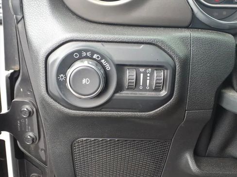 Used 2019 Jeep Wrangler Unlimited Sport S image 26