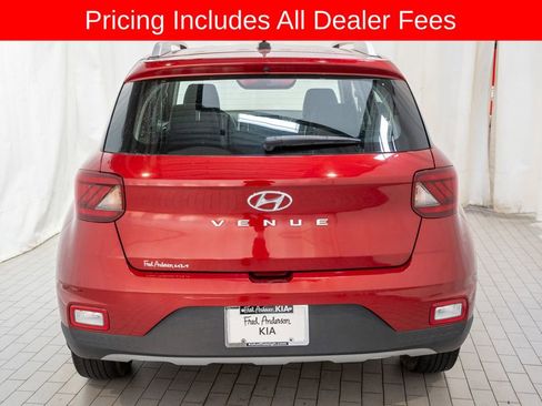 Used 2024 Hyundai Venue Limited FWD image 4