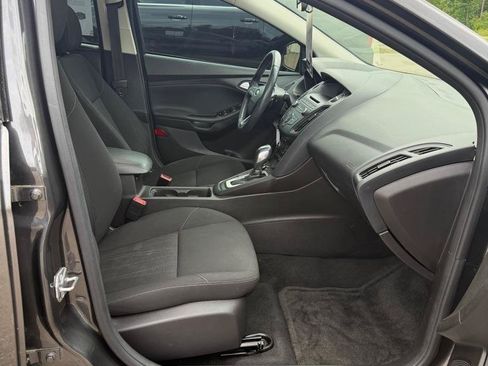 Used 2015 Ford Focus SE w/ SE Sport Package FWD image 16