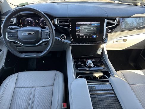 Used 2022 Jeep Wagoneer Series II w/ Rear Seat Video Group 1 image 9