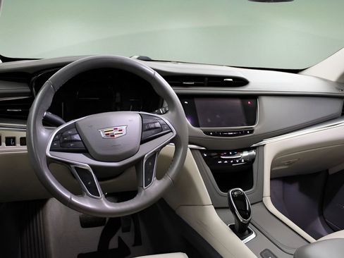 Used 2017 Cadillac XT5 Luxury image 10