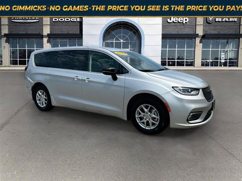 Used 2024 Chrysler Pacifica Touring-L FWD image 1