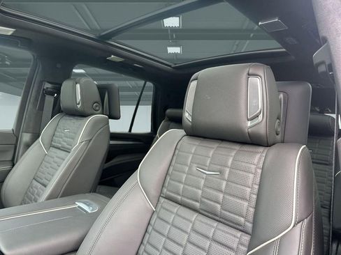 Used 2025 Cadillac Escalade V w/ LPO, ONYX Package image 39