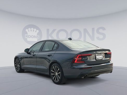Used 2021 Volvo S60 T5 Momentum image 4