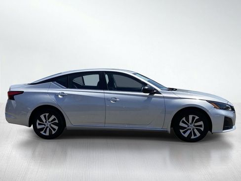 Used 2025 Nissan Altima 2.5 S FWD image 10