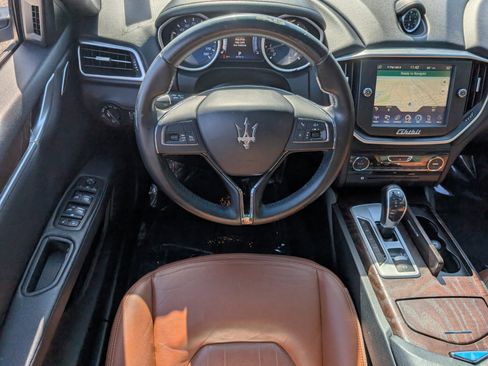 Used 2016 Maserati Ghibli Base image 13