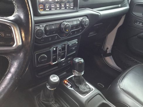 Used 2019 Jeep Wrangler Unlimited Sahara w/ Quick Order Package 24M Moab image 15