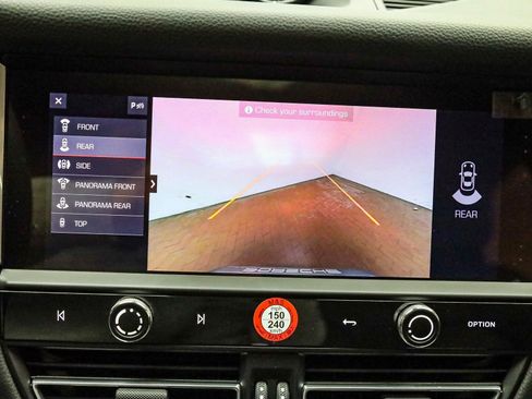 Certified 2025 Porsche Macan image 30