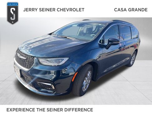 Used 2021 Chrysler Pacifica Touring w/ Uconnect Theater Family Group image 1