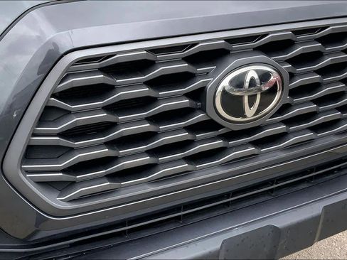 Used 2020 Toyota Tacoma TRD Off-Road image 29